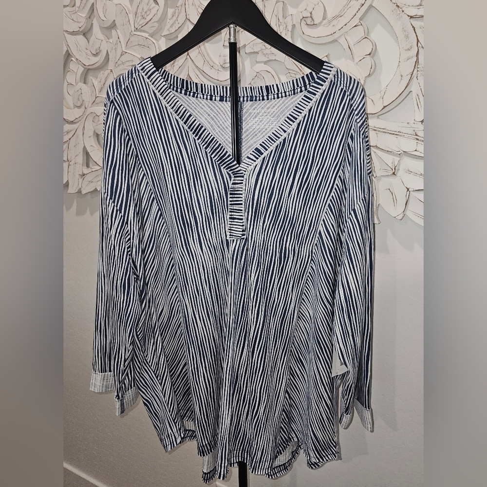 NWT Westbound Flattering Navy and White Striped Comfy Blouse. 2X - Picture 2 of 5